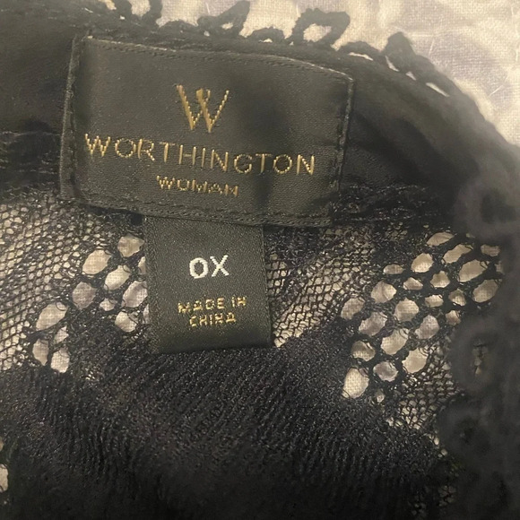 Black plus size top with beautiful lace accents sleeveless - Picture 3 of 5